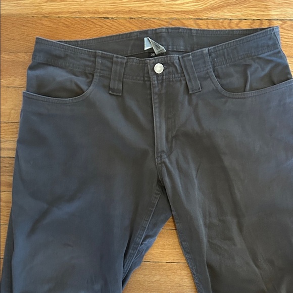 Men's Grey Hybrid Shorts, past knee length, cotton with stretch for fit - Picture 4 of 9